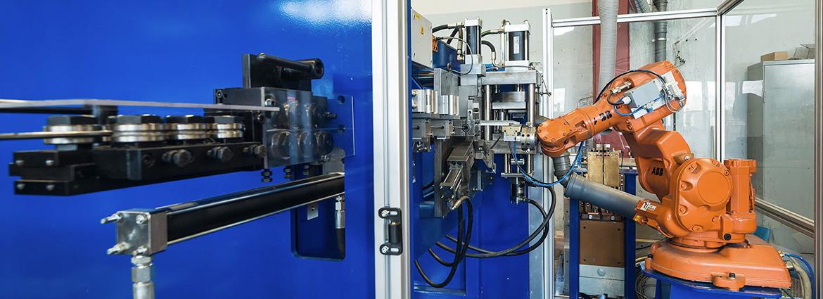 Forshedaverken - Trådbockning sedan 1917 Automatisk trådbockning i maskin med robot